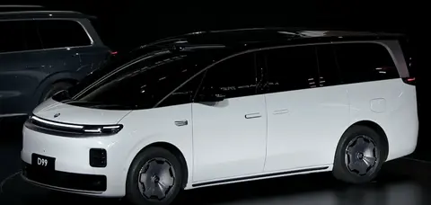 增程/纯电两种动力 30万级旗舰MPV 零跑D99首发亮相